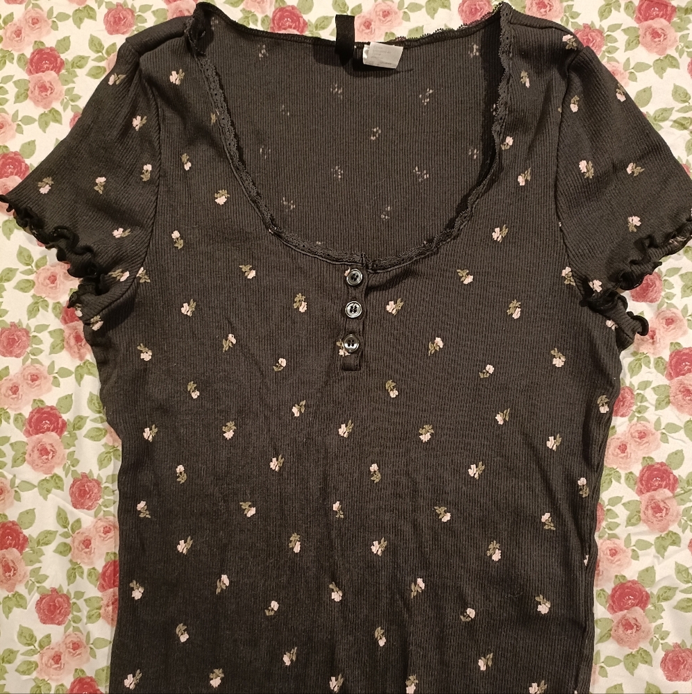 Floral coquette lettuce hem top